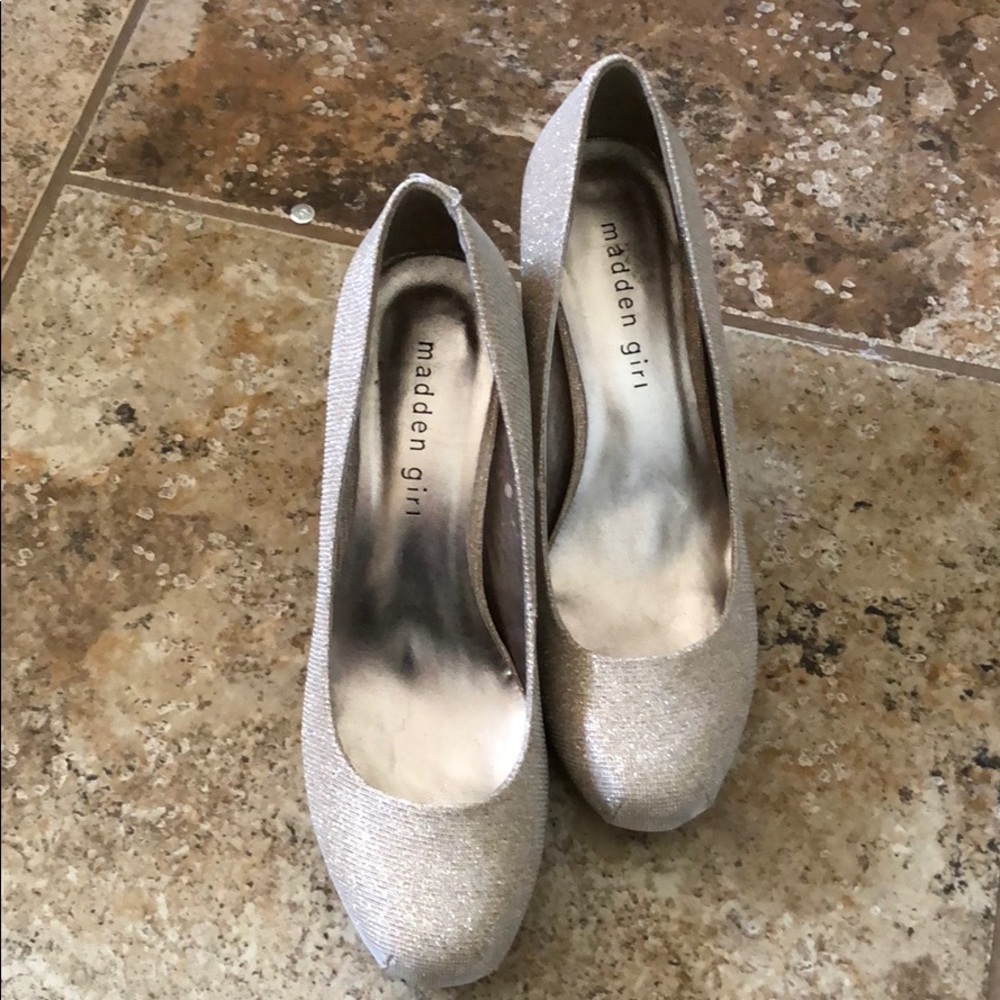 Madden girl pump